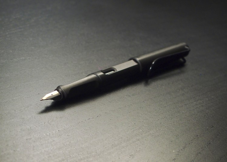 Lamy Safari Fountain Pen Review Charcoal Grey