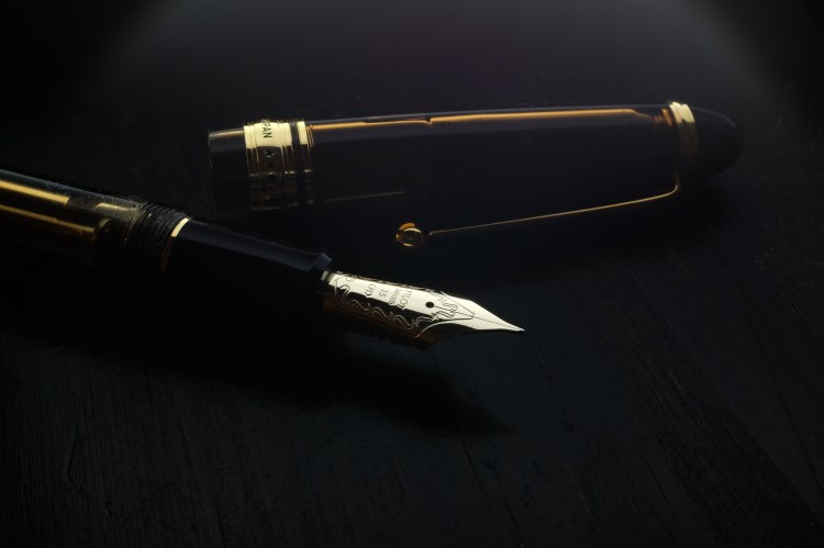 Fountain Pen Macro Nib Shots-4