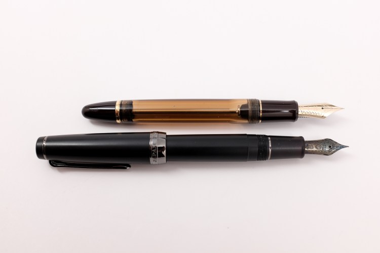 Sailor Pro Gear Versus Pilot 823-3