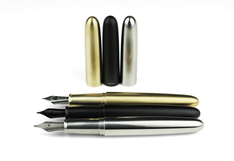 ensso-minimal-fountain-pen-titanium-brass-black-2