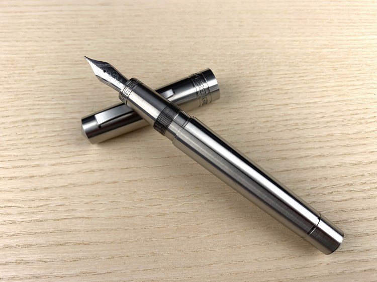 italia-fountain-pen-titanium-2.jpg